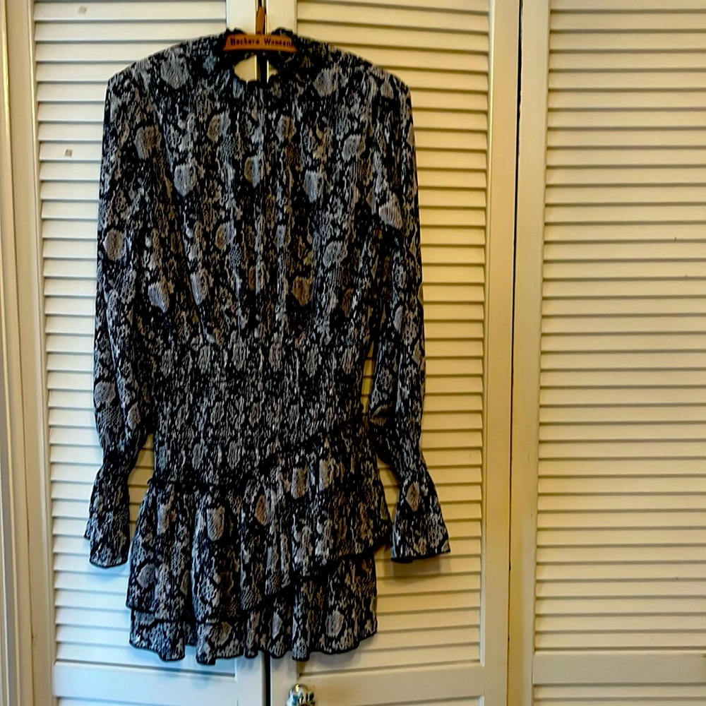 Beautiful 100% lightweight rayon blouse sz L